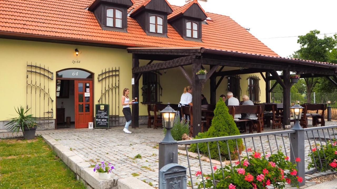 Restaurace A Penzión pre hostí Hlasna Treban